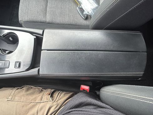 Used 2023 Nissan Rogue SV image 32