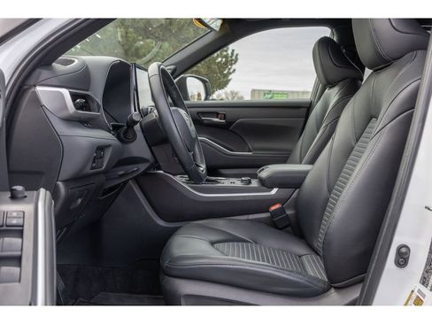 Used 2023 Toyota Highlander XSE image 17
