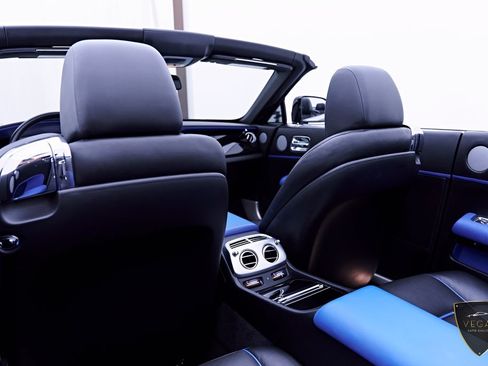 Used 2019 Rolls-Royce Dawn RWD image 50