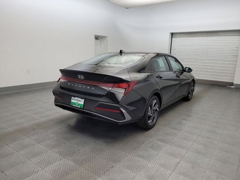 Used 2025 Hyundai Elantra Sport FWD image 9