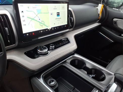 New 2026 Ford Expedition Active image 9