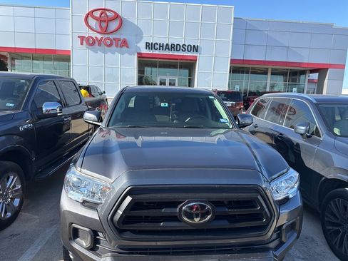 Used 2022 Toyota Tacoma SR image 2