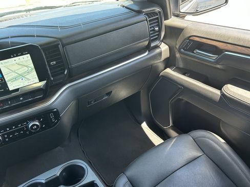 Certified 2025 GMC Sierra 1500 SLT RWD image 17