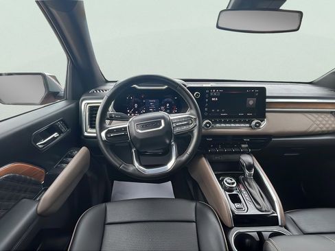 Used 2024 GMC Canyon Denali image 11