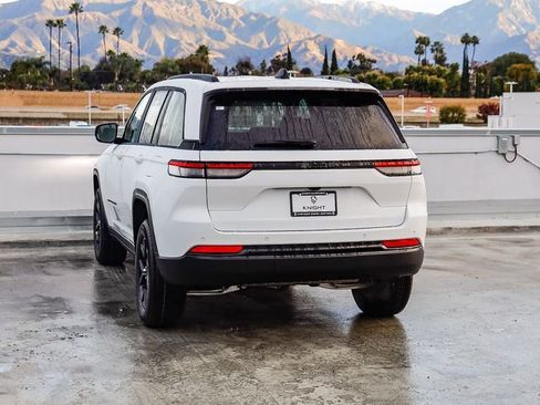 New 2025 Jeep Grand Cherokee Altitude image 7