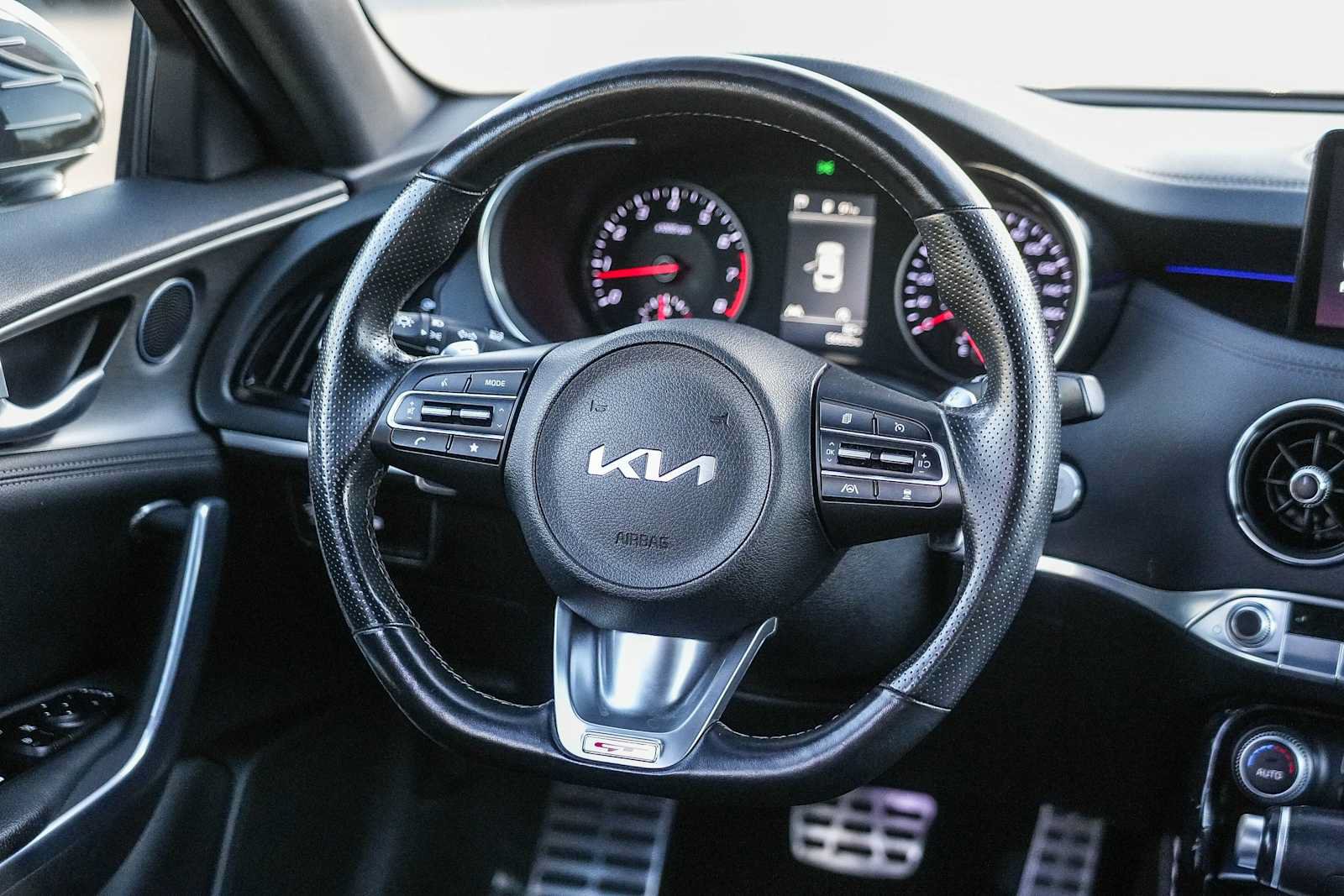Used 2022 Kia Stinger GT1 AWD/4WD image 14