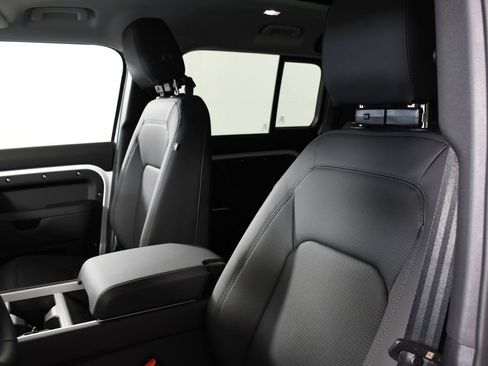 Used 2025 Land Rover Defender 110 S image 17