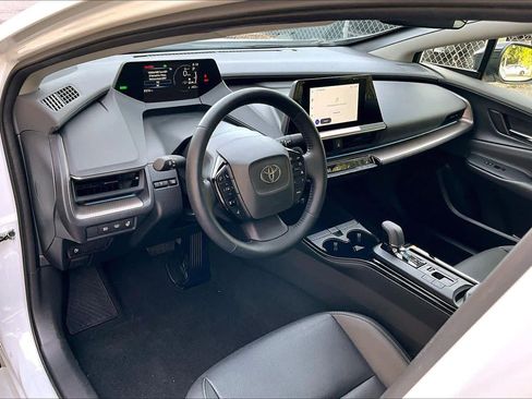Used 2025 Toyota Prius XLE FWD image 17