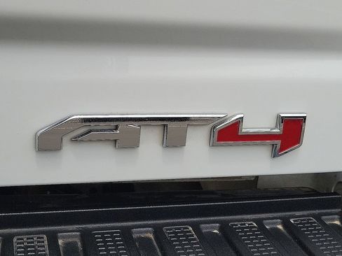 Used 2023 GMC Sierra 2500 AT4 w/ AT4 Preferred Package AWD/4WD image 9