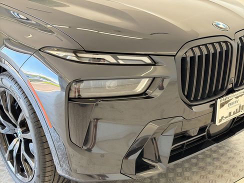 Certified 2023 BMW X7 xDrive40i w/ M Sport Package AWD/4WD image 11