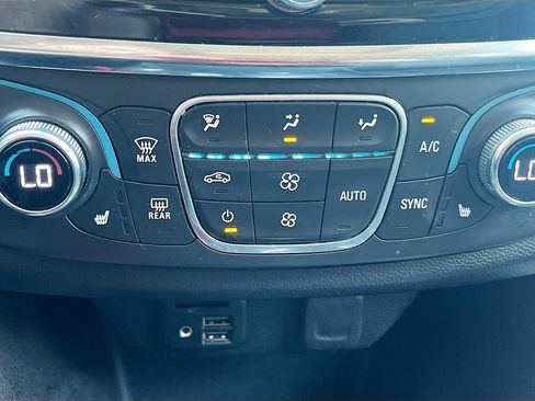 Used 2020 Chevrolet Traverse LT w/ LT Premium Package AWD/4WD image 20