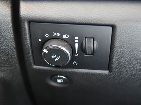 Used 2021 Jeep Grand Cherokee Laredo image 31