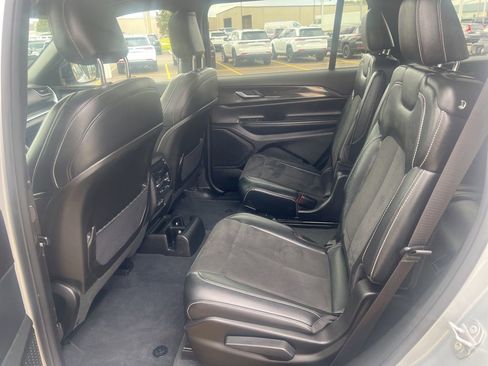 Used 2023 Jeep Grand Cherokee L Laredo AWD/4WD image 20
