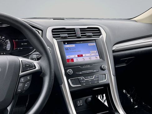 Used 2019 Ford Fusion SE FWD image 7