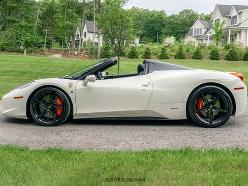 Used 2015 Ferrari 458 Spider RWD image 3