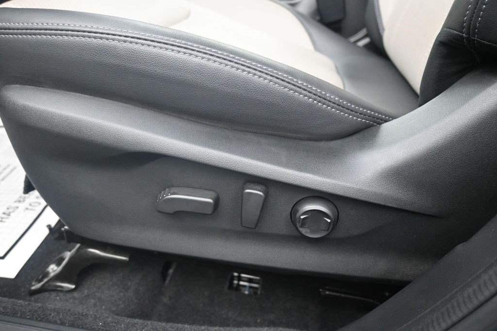 Used 2024 Subaru Forester Limited AWD/4WD image 19