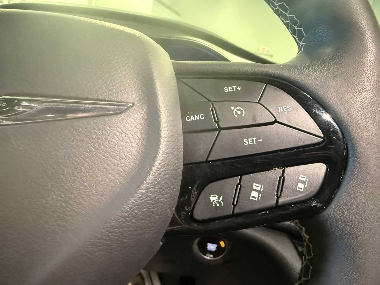 Used 2024 Chrysler Pacifica Limited w/ S Appearance Package FWD image 29