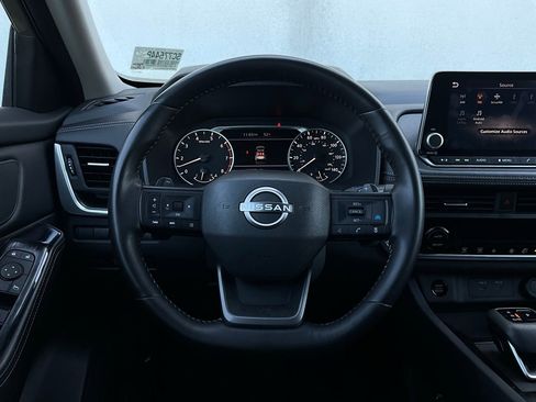 Used 2025 Nissan Rogue SV image 32