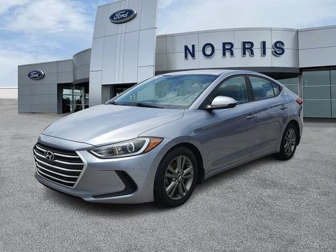 Used 2017 Hyundai Elantra SE FWD image 2