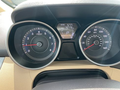 Used 2012 Hyundai Elantra GLS FWD image 18