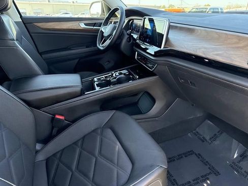 Used 2024 Volkswagen Atlas SE image 16