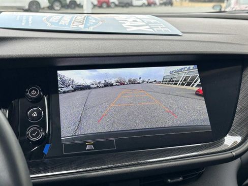 Used 2023 Buick Envision Essence image 20