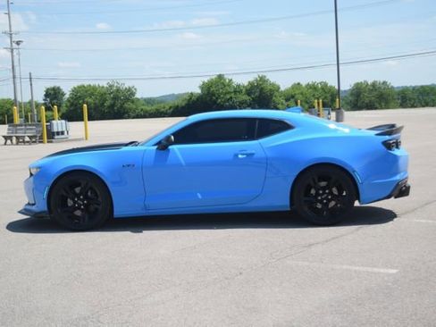 Used 2023 Chevrolet Camaro LT w/ Technology Package RWD image 18