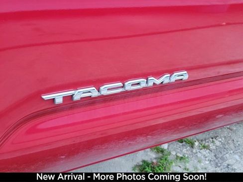Used 2020 Toyota Tacoma SR5 RWD image 4