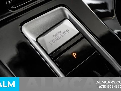 Used 2025 Volkswagen Atlas SE image 30