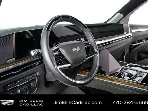 Certified 2025 Cadillac Escalade Sport Platinum image 4