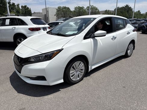 Certified 2025 Nissan Leaf S FWD image 3
