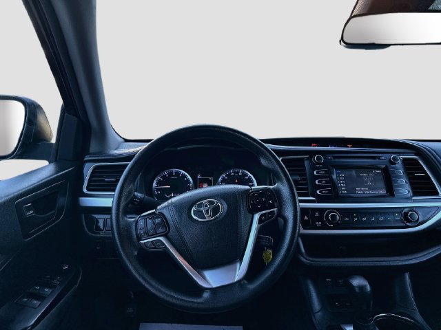 Used 2018 Toyota Highlander LE AWD/4WD image 21