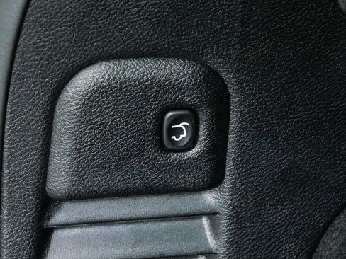 Used 2020 Jeep Grand Cherokee Overland RWD image 34
