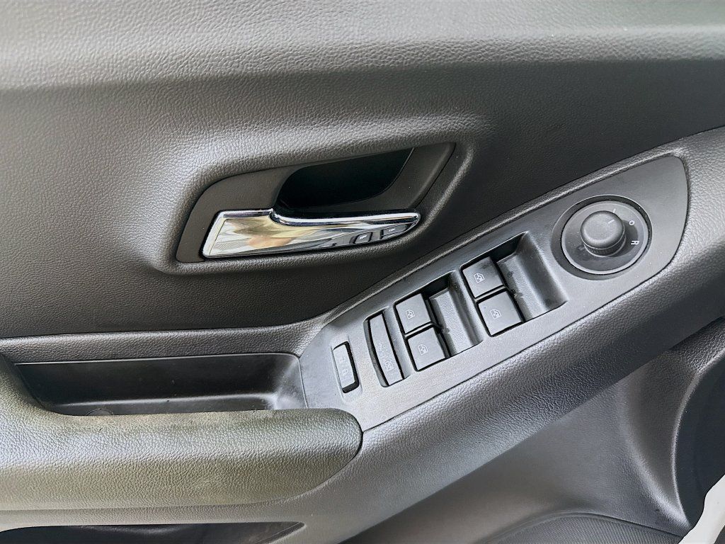 Used 2022 Chevrolet Trax LS w/ Tint and Cruise Package FWD image 17