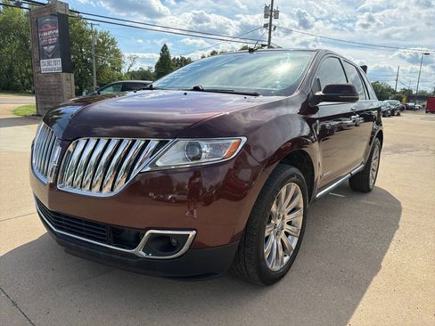 Used 2012 Lincoln MKX FWD image 2