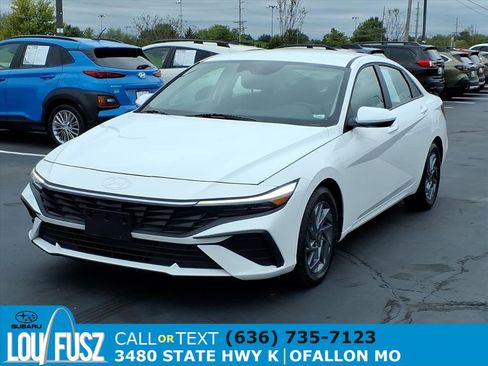 Used 2024 Hyundai Elantra SEL image 2