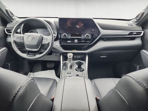 Certified 2023 Toyota Highlander XSE image 10