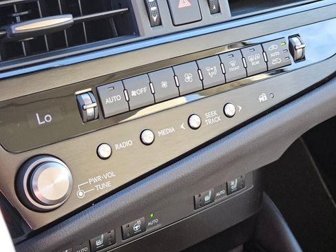 Used 2025 Lexus ES 300h w/ Premium Package image 18