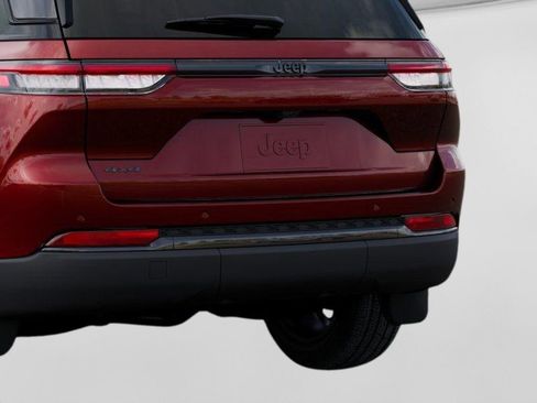 New 2025 Jeep Grand Cherokee Limited w/ MOPAR Finishing Package AWD/4WD image 13