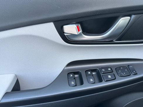 Certified 2022 Hyundai Kona SEL w/ Convenience Package image 13