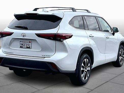 Used 2024 Toyota Highlander XLE image 12