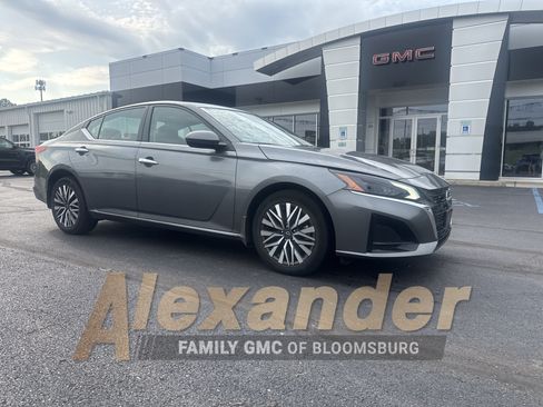 Used 2023 Nissan Altima 2.5 SV w/ SV Premium Package AWD/4WD image 1