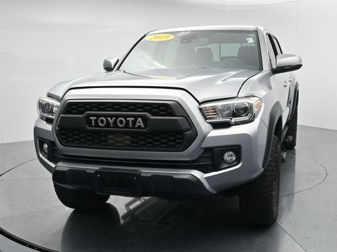 Used 2019 Toyota Tacoma TRD Off-Road AWD/4WD image 3
