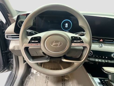 Used 2024 Hyundai Elantra SEL FWD image 11