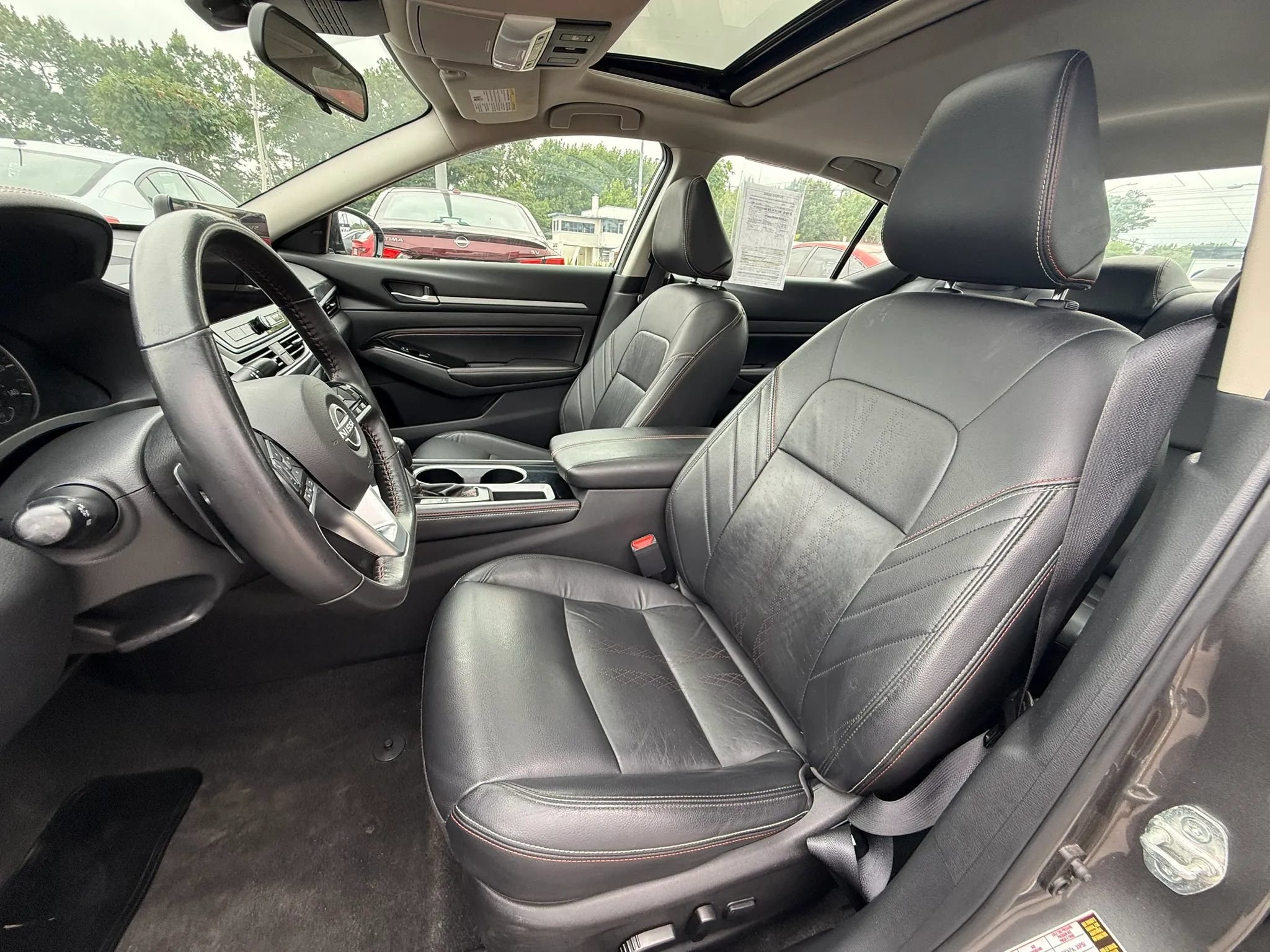 Used 2023 Nissan Altima 2.5 SR w/ SR Premium Package FWD image 11