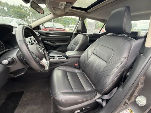 Used 2023 Nissan Altima 2.5 SR w/ SR Premium Package FWD image 11