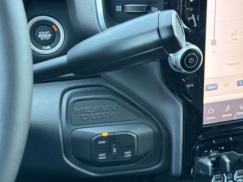 New 2026 RAM 2500 Laramie AWD/4WD image 26