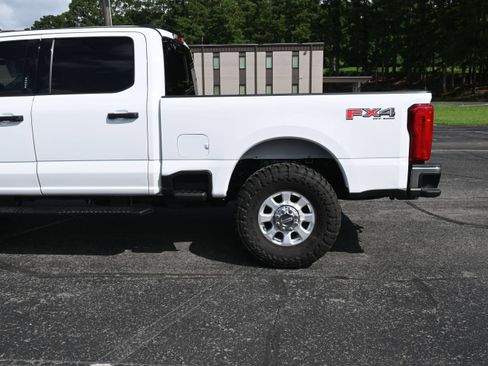 Used 2024 Ford F250 XLT AWD/4WD image 4