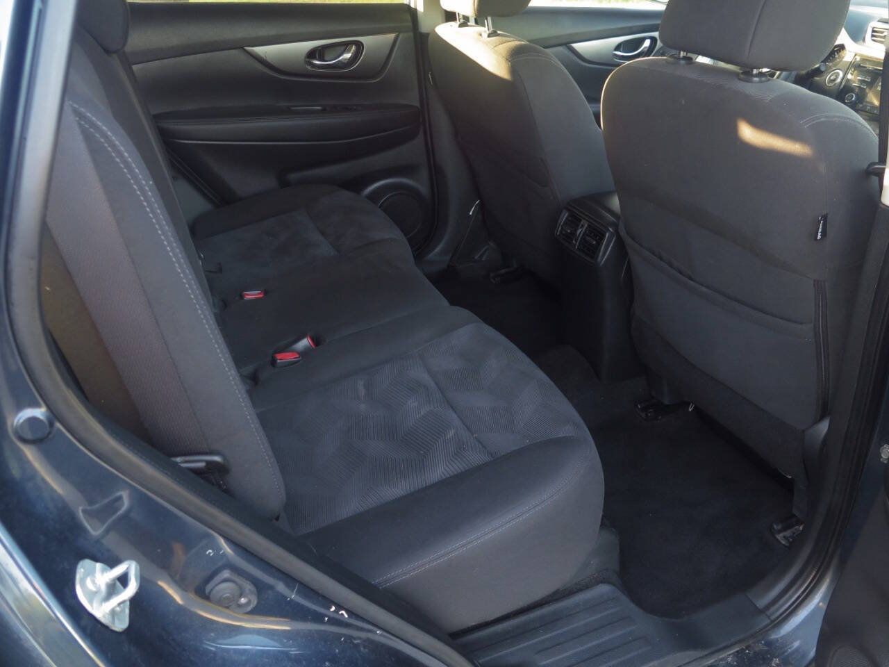Used 2016 Nissan Rogue SV AWD/4WD image 29