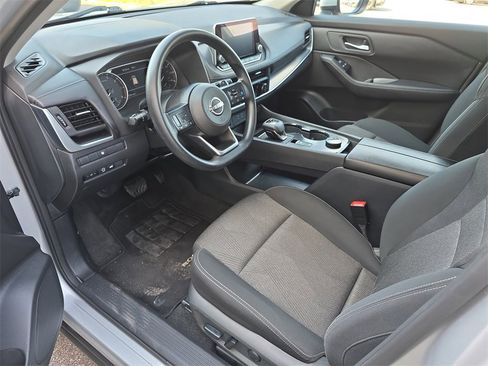 Used 2024 Nissan Rogue SV image 10